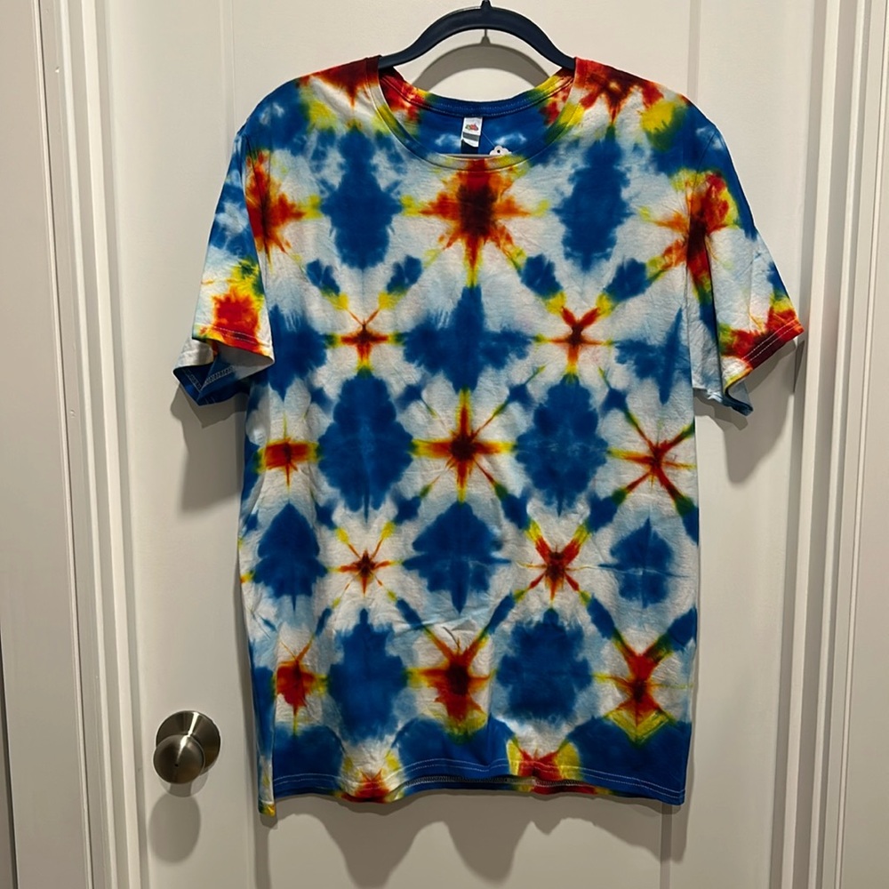 NWT 100% fruit of the loom tie died t-shirt. Men’s large.